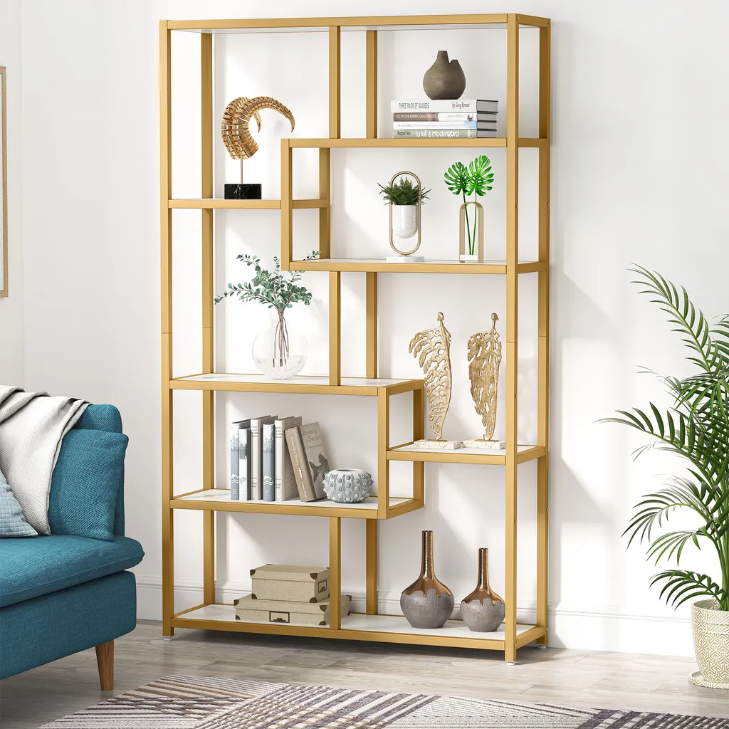 Étagère à livres dorée et marbre pour salon chic contemporain