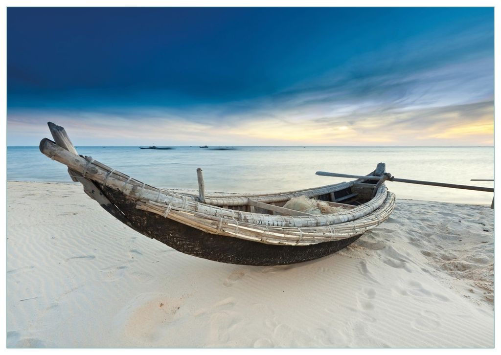 Wallario Premium Glasbild, freischwebende Optik, kräftige Farben, Größe 100 x 70 cm Motiv Fischerboot am Strand mit Sonnenuntergang