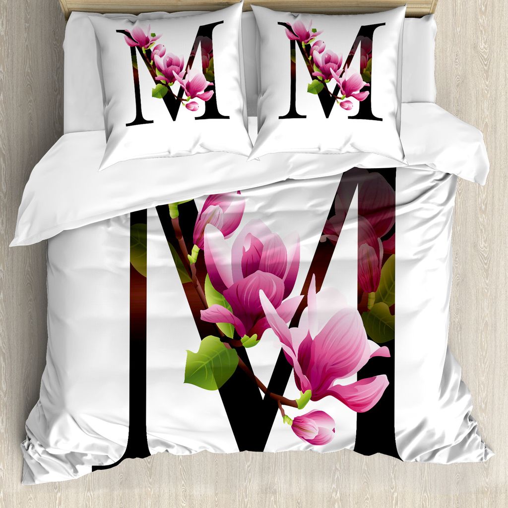 ABAKUHAUS Buchstabe M Bettbezug, M mit Magnolia Blumen, Milbensicher Allergiker geeignet mit Kissenbezügen, 200 cm x 200 cm - 80 x 80 cm, Rosa-Gr...