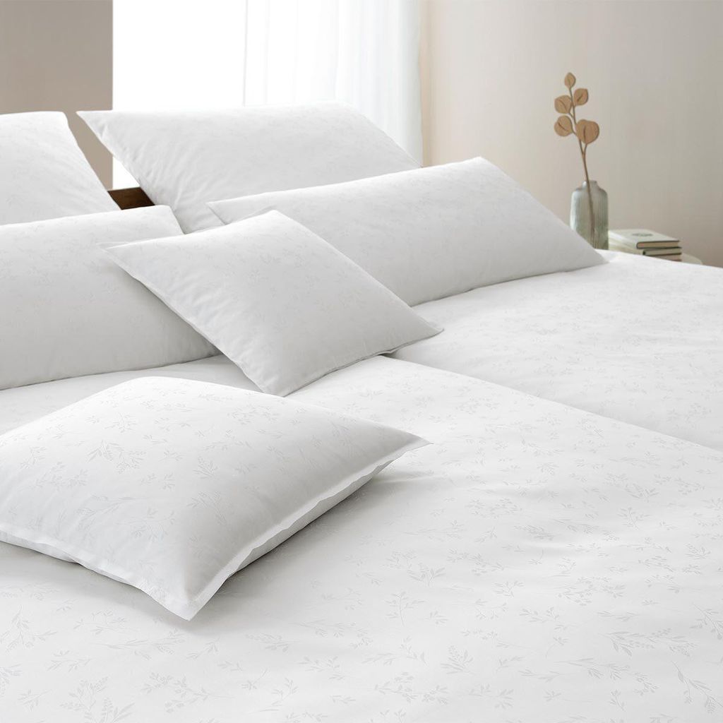 elegante Mako-Satin-Bettwäsche-Garnitur Delight Farbe Weiss Größe 200x220+2x80x80