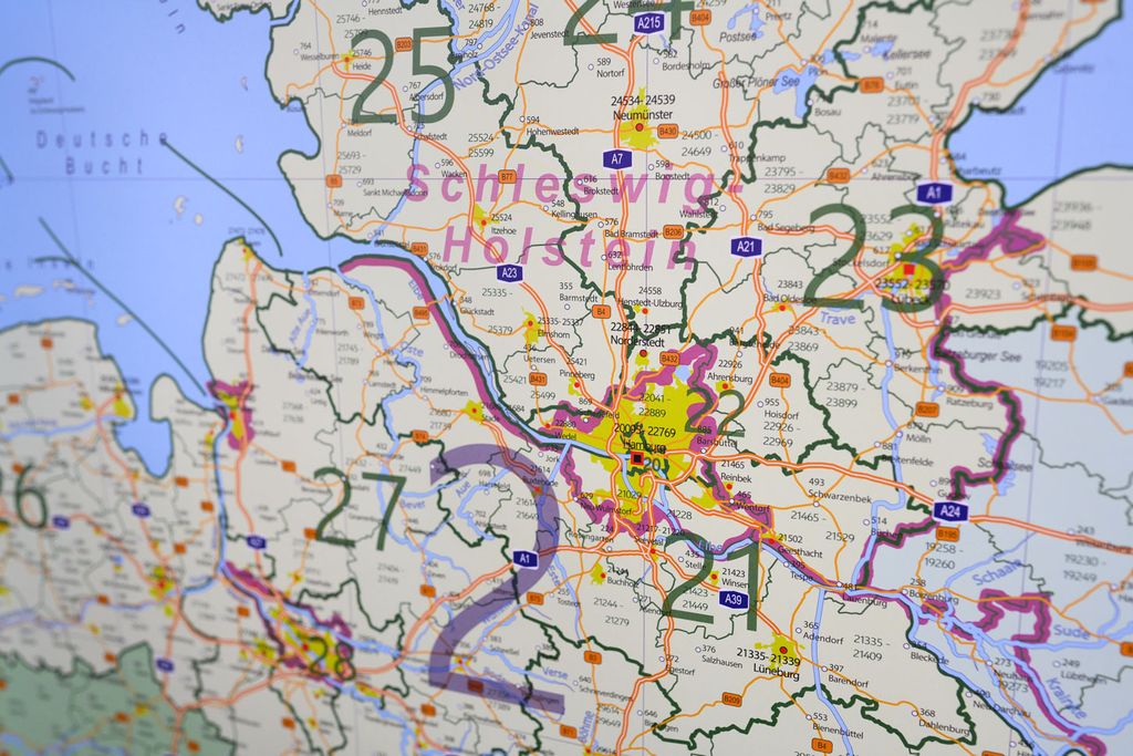 XL Postleitzahlenkarte von Deutschland mit Metallleisten Produktbild 4