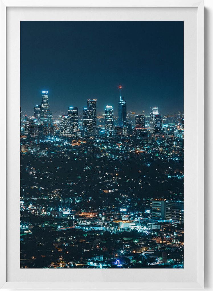 Großartige beleuchtete Stadtsilhouette bei Nacht– Wandbild Produktbild 