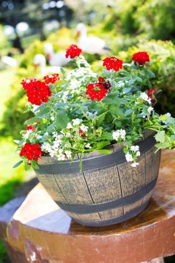 Pot fleurs rond 33 cm imitation bois marron clair : résistant et léger