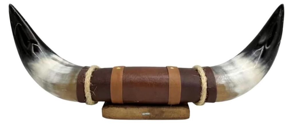 Bullenhorn Wandobjekt Modell 9 - Naturhorn Einzelstück mit Leder & Holzhalterung -
