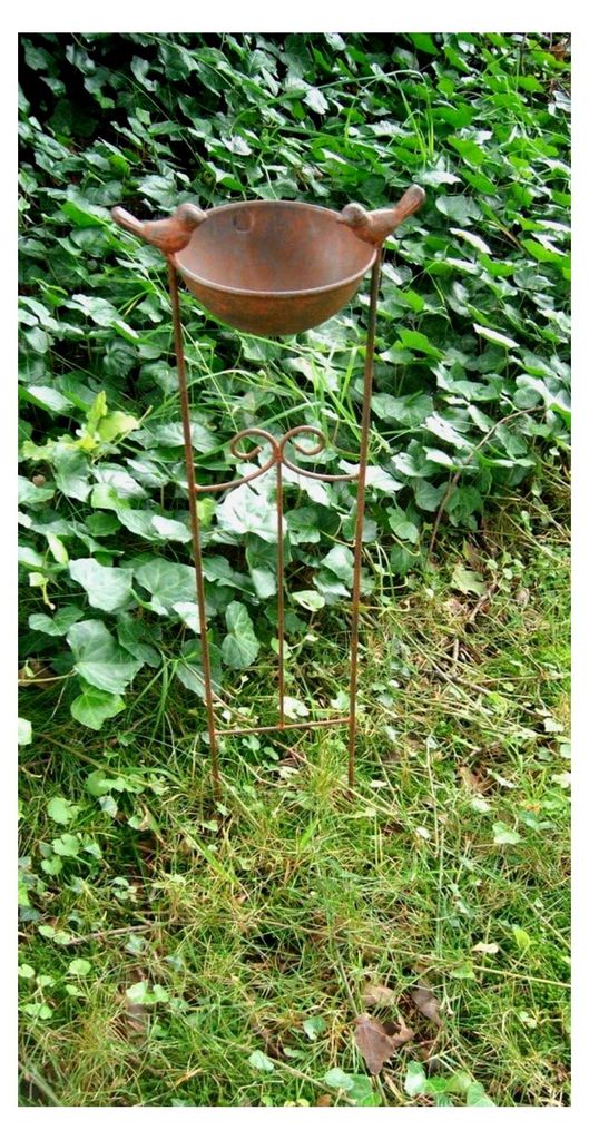 Vogeltränke am Rankgitter mit Futterstelle, Gartenstab, Gartenstecker