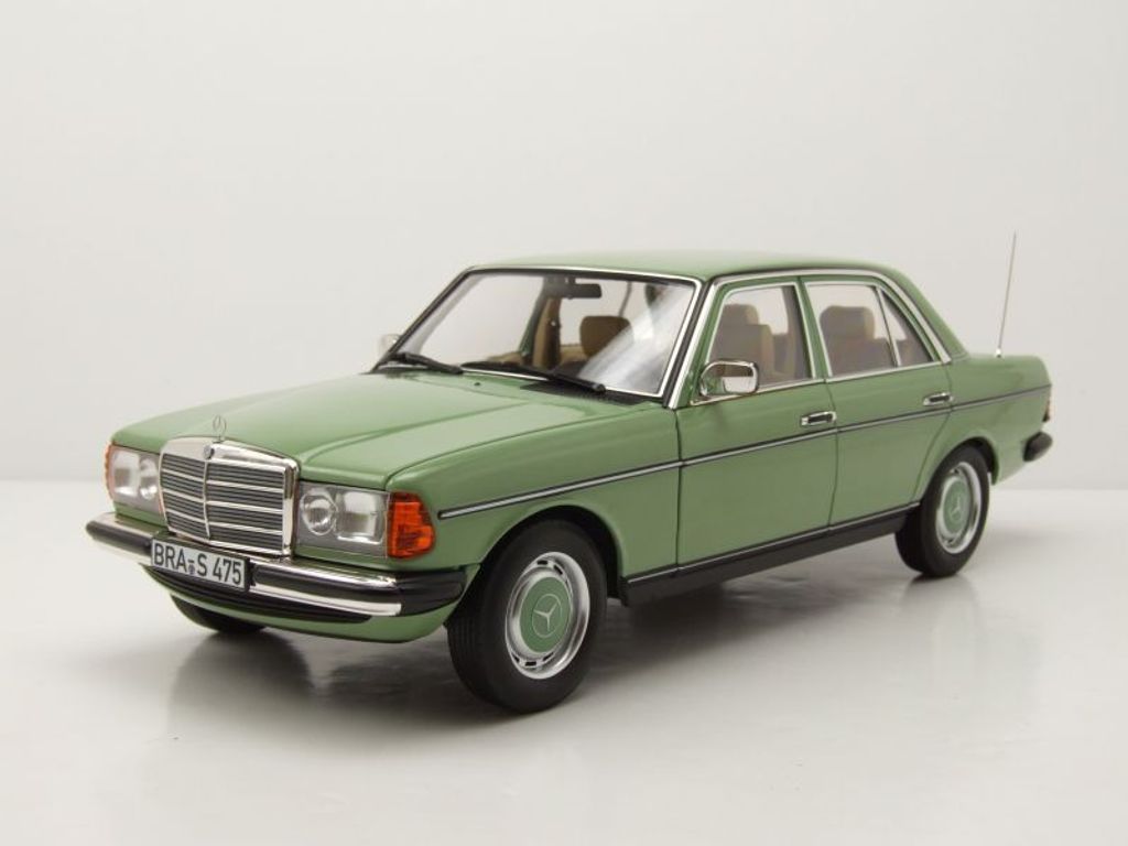 Mercedes 200 Limousine W123 1982 hellgrün Modellauto 1:18 Produktbild 