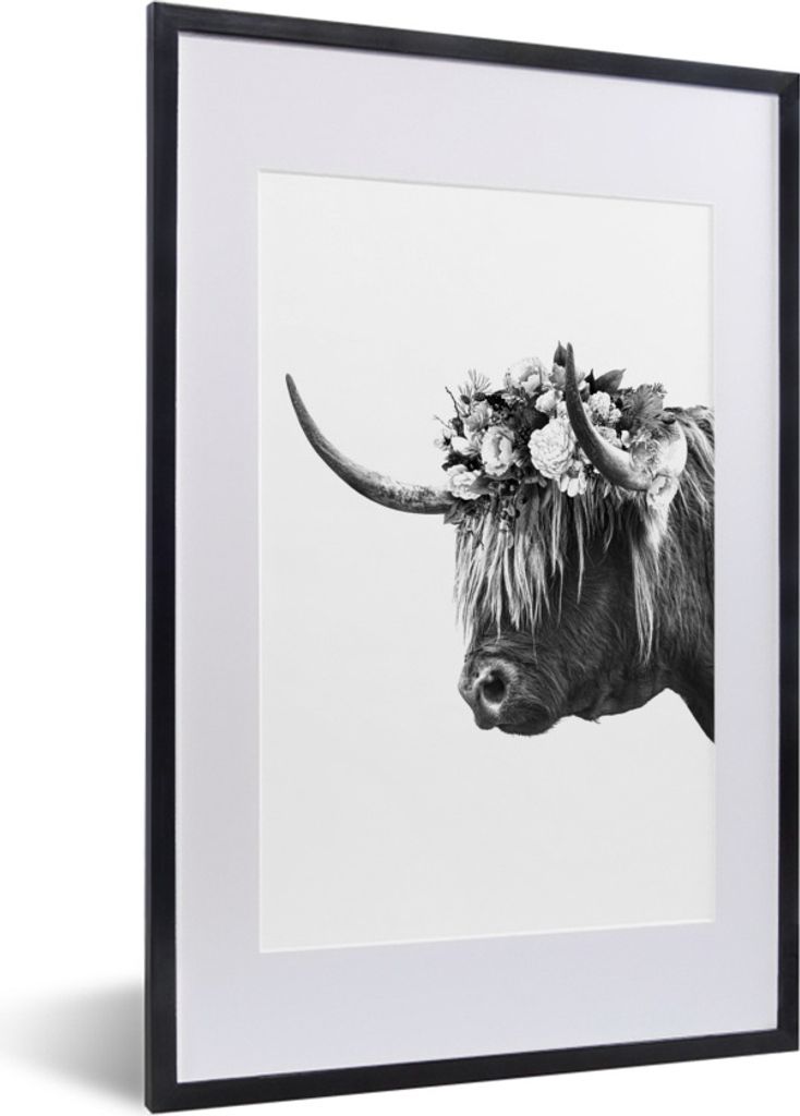 MuchoWow Gerahmtes Poster Schottischer Highlander mit Blumen - schwarz und weiß 40x60 cm - Poster mit Schwarzem Bilderrahmen Wandposter Rahmen F...