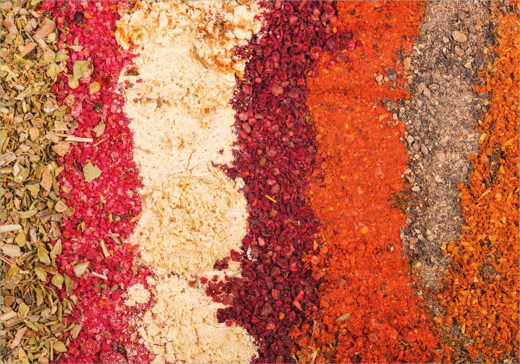 Wallario Poster - Bunte Gewürze in Streifen - Chili, Curry usw, Kunstdruck Größe: 70 x 100 cm