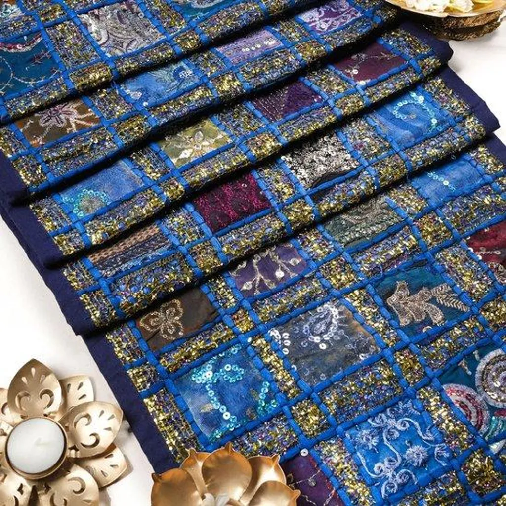 Chemin de table décoratif bleu en tissu patchwork artisanal 40x182cm