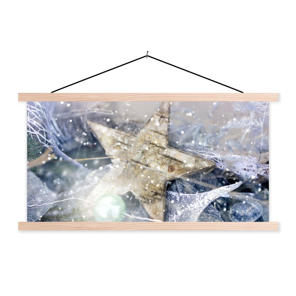 MuchoWow Textilposter Ein Weihnachtsstern mit schwarzem Eis 120x60 cm mit holzfarbenen Rahmen - Klemmleiste