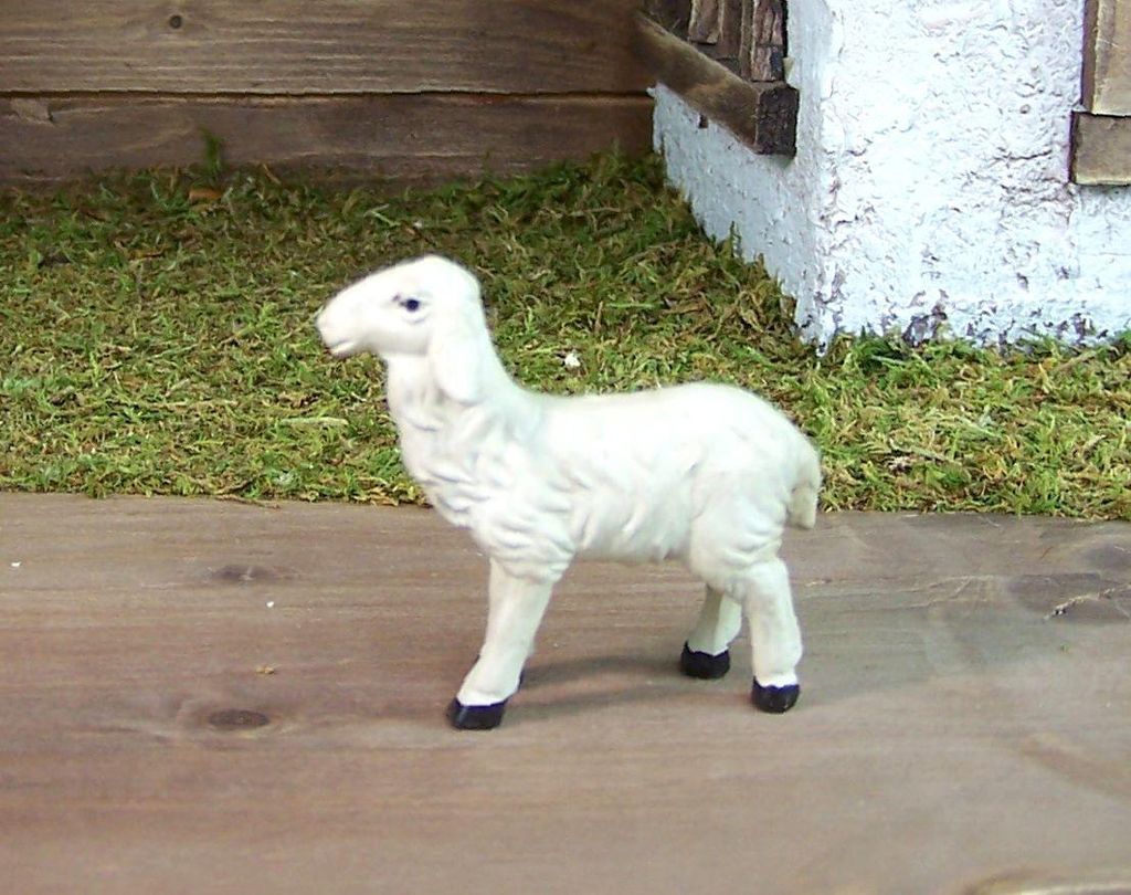 Schaf gerade schauend aus Polyresin, 5 cm hoch, Krippentiere Weihnachtskrippe