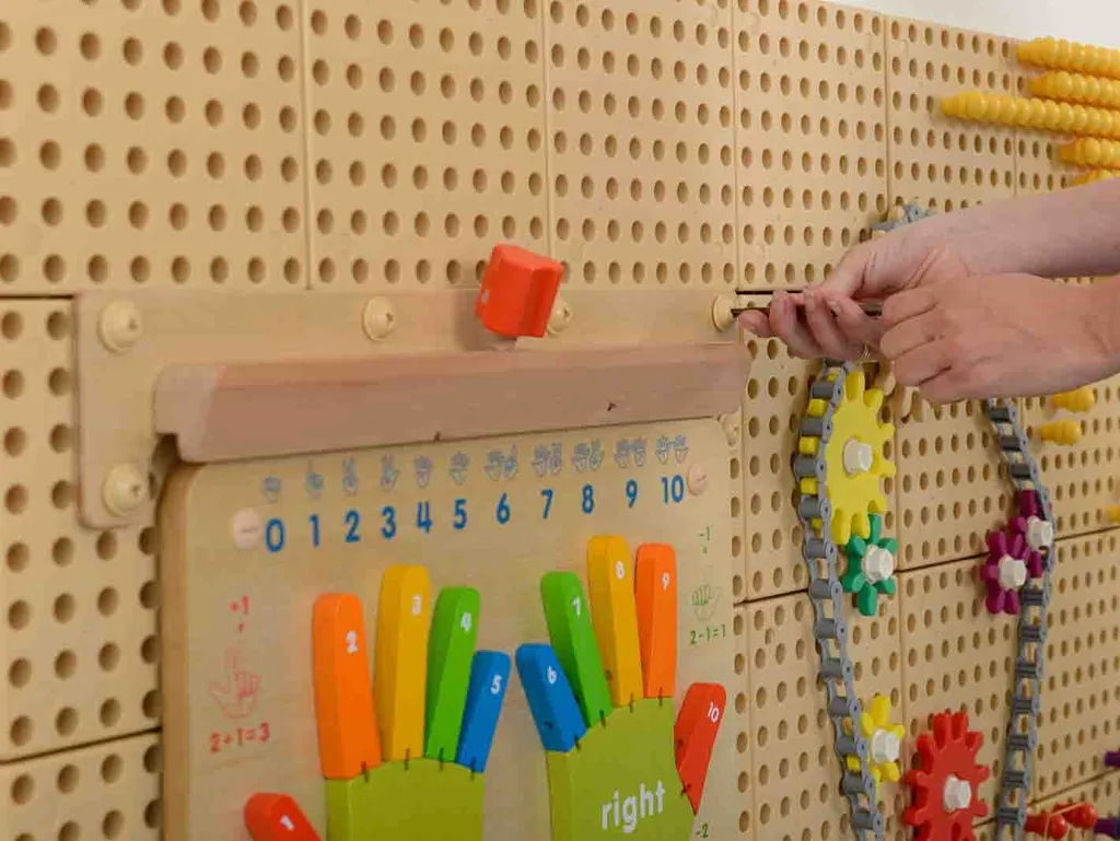 Sécuriser vos tableaux STEM avec le système de montage Masterkidz