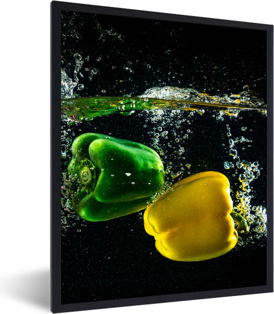 MuchoWow Gerahmtes Poster Paprika - Gemüse - Wasser - Schwarz - Rot - Grün - Gelb 30x40 cm - Poster mit Schwarzem Bilderrahmen Wandposter Rahme...