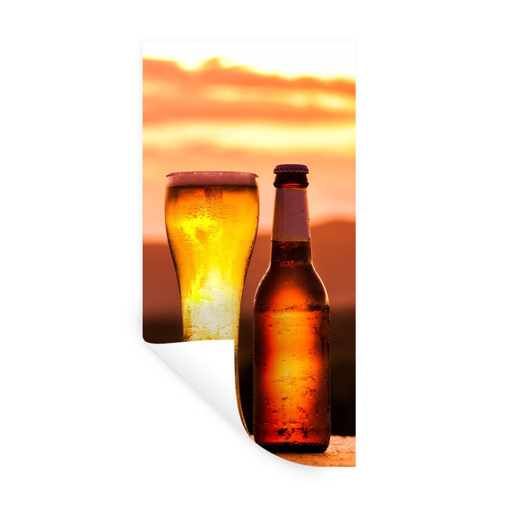 MuchoWow Wandtattoo Wandsticker Wandaufkleber Bier bei Sonnenuntergang vor einer Bergkulisse 20x40 cm Selbstklebend und Repositionierbar - Selbst...