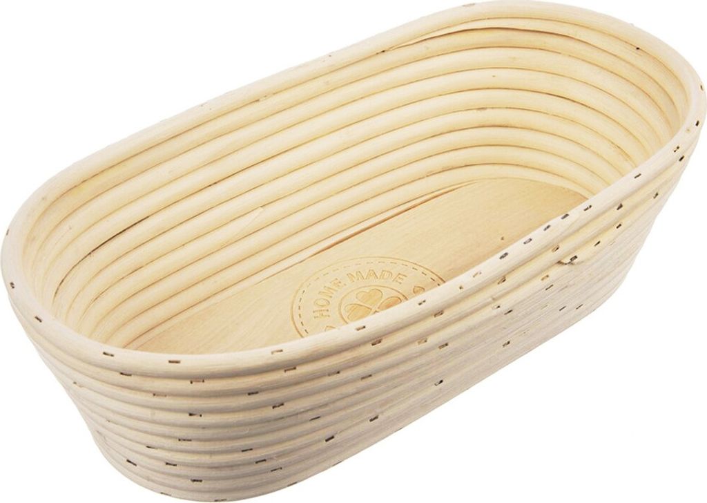 Rattankorb zum Gehenlassen und Formen von Brotteig für einen Laib von 1,5 kg