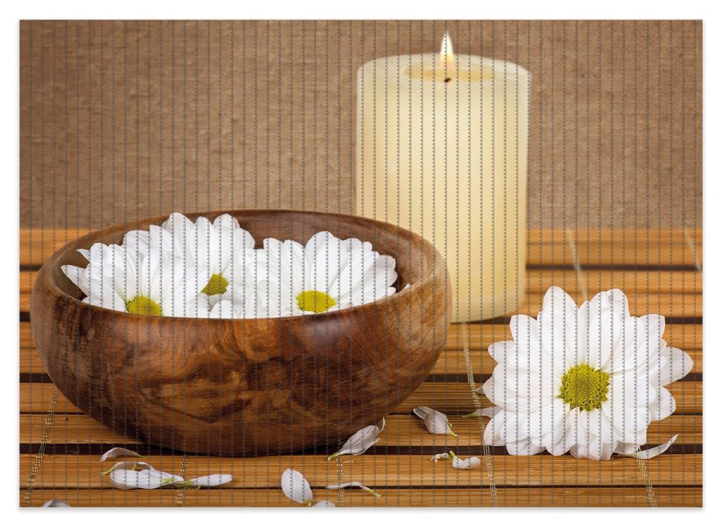 Wallario Duschmatte Antirutschmatte Badmatte Fußmatte Stillleben - Kerzen und Blumenblüten in Holzschale, Größe ca. 70 x 50 cm