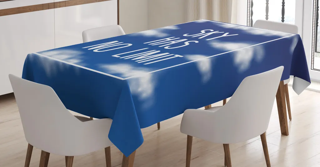 ABAKUHAUS Tovaglia con proverbio, Il cielo non ha confini Cornice quadrata, Facile da pulire Lavabile Resistente allo sporco e con colori chiari Stampa di alta qualità, 140 x 170 cm, Blu notte Blu cielo scuro