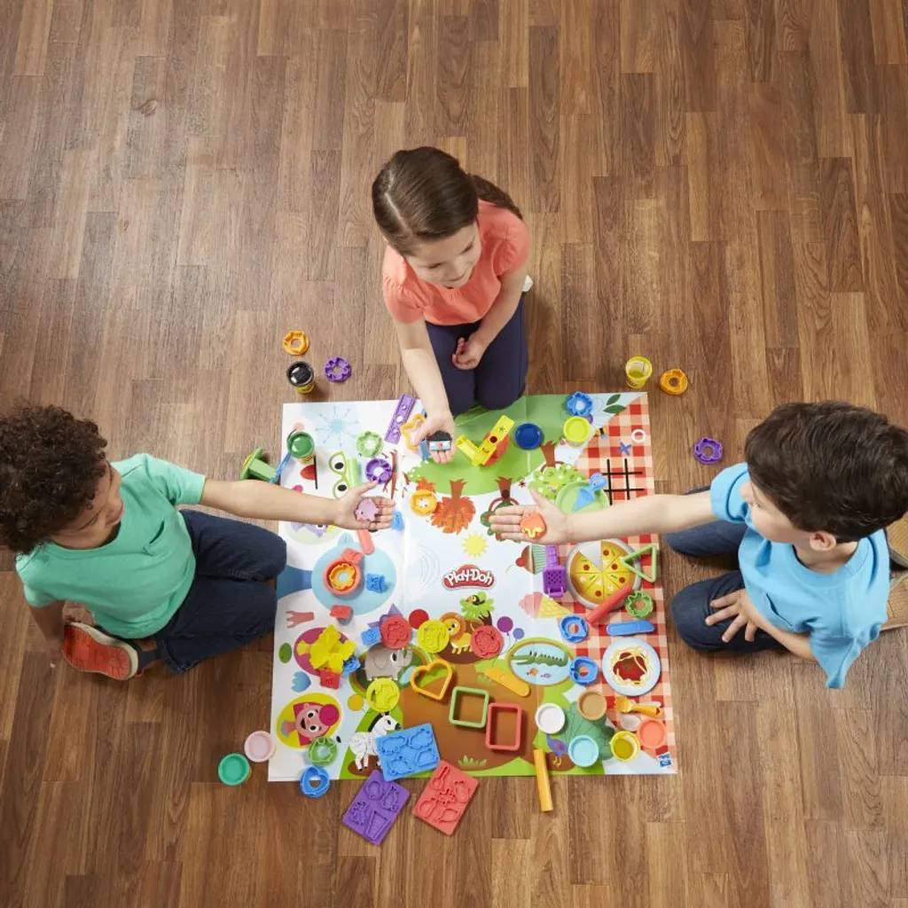 Play-Doh Mega Party Mat E2542 : 10 Pots de Couleurs et Tapis Géant - 11