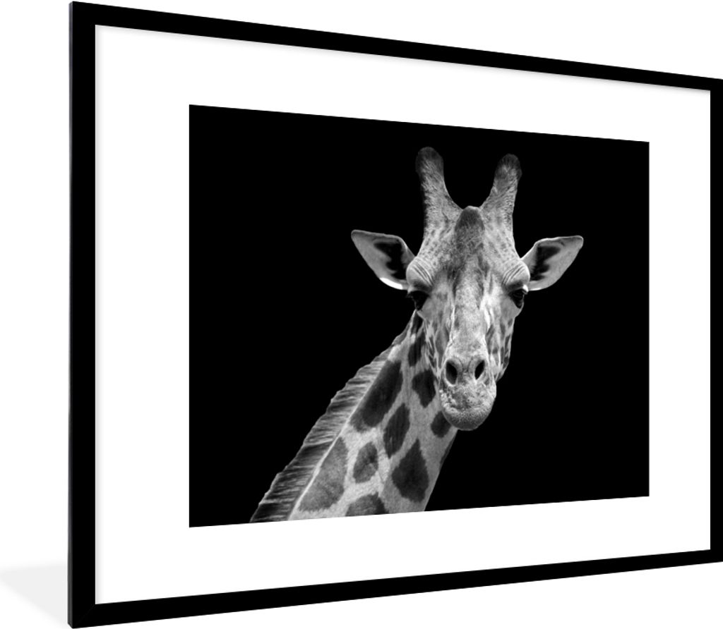 MuchoWow Gerahmtes Poster Giraffe - Wildtiere - Schwarz-Weiß - Porträt 80x60 cm - Poster mit Schwarzem Bilderrahmen Wandposter Rahmen Foto Bild...