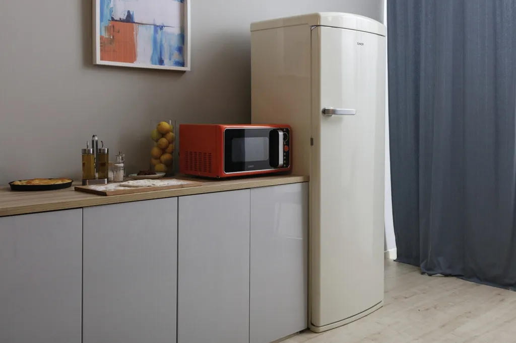 Candy Divo G20CO Four à micro-ondes combiné 20L 700W Grill Orange - 2