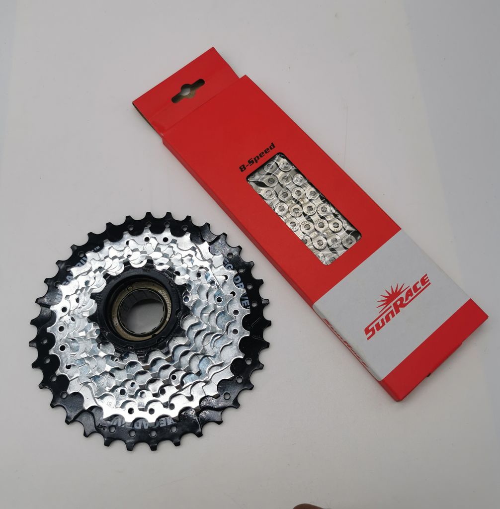 Sunrace 8-fach Verschleißset Kette CNM84 Silber Produktbild 
