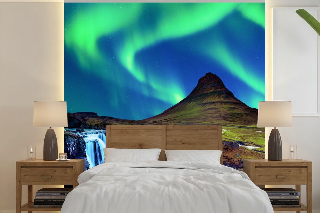 MuchoWow Fototapete für Wohnzimmer oder Schlafzimmer Wandtapete Vinyl Motivtapete Nordlicht - Sternenhimmel - Island - Berg - Grün - Wasserfall...