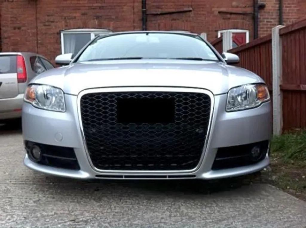 Calandre Sport noire Audi A4 B7 avec support de plaque immatriculation