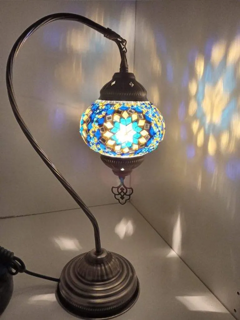 Lampe de table turque artisanale bleue Arc, Lampe mosaïque H43cm E14
