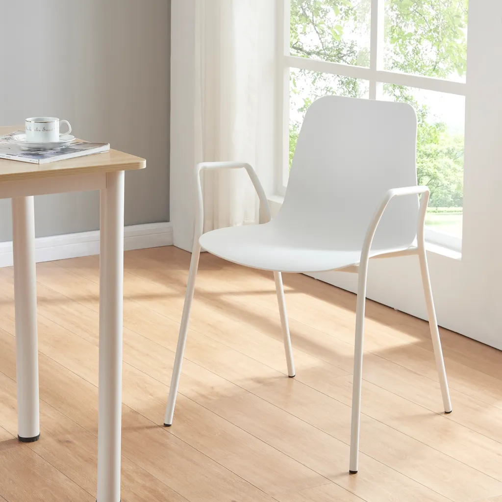Chaise Kankaanpää blanche 80 x 57,5 x 52 cm en métal et plastique