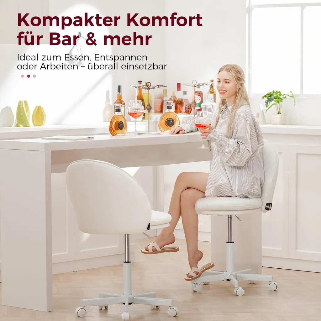 Chaise pivotante de bureau blanche en cuir synthétique style moderne