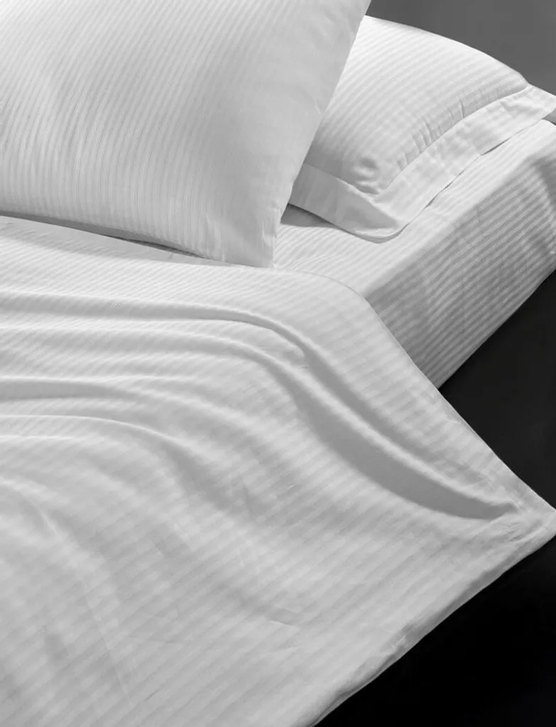 Drap d'hôtel 140x200 blanc Atlas anti-bouloches en coton peigné pur