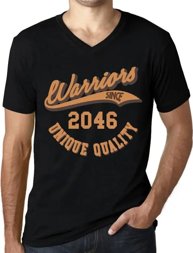 Herren Grafik T-Shirt V-Ausschnitt Krieger seit 2046 – Warriors Since 2046 – Öko-Verantwortlich Vintage Jahrgang Kurzarm Lustige Druck Geburtstag
