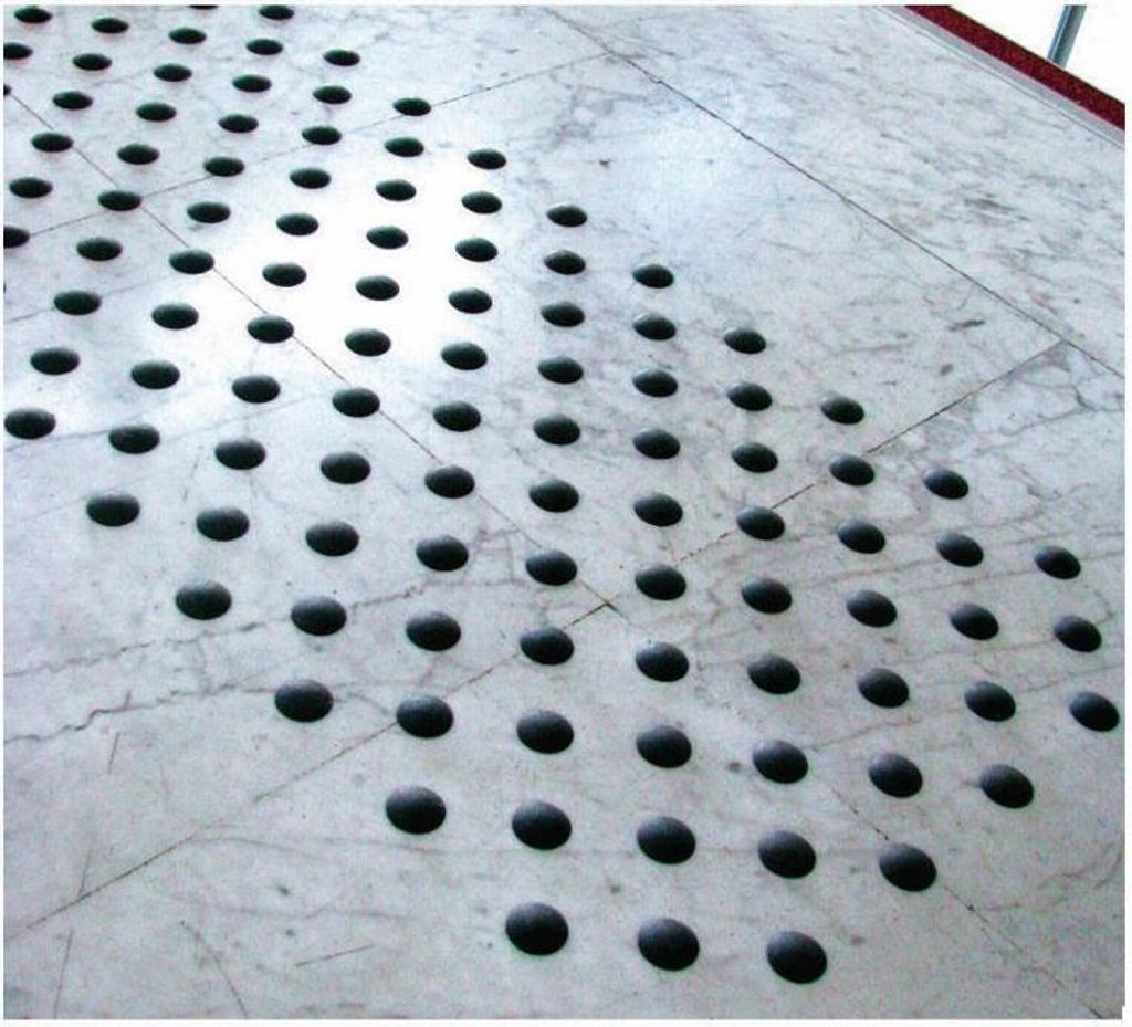 DINAC Granuo-Schuhplättchen - Ø 25 mm - Grau - Selbstklebend - 3 Platten mit je 50 Plättchen - 102285D