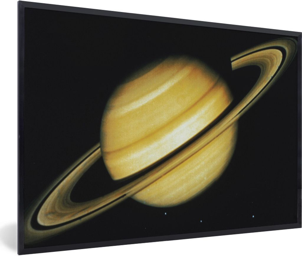 MuchoWow Gerahmtes Poster Saturn mit einer gelben Farbe 60x40 cm - Poster mit Schwarzem Bilderrahmen Wandposter Rahmen Foto Bilder - Printing - W...