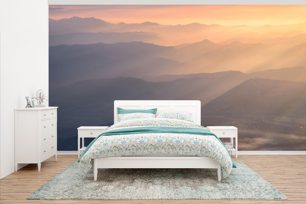 MuchoWow Fototapete für Wohnzimmer oder Schlafzimmer Wandtapete Vinyl Motivtapete Sonnenstrahlen auf den Silhouetten der Berge - 535x300 cm - Wa...