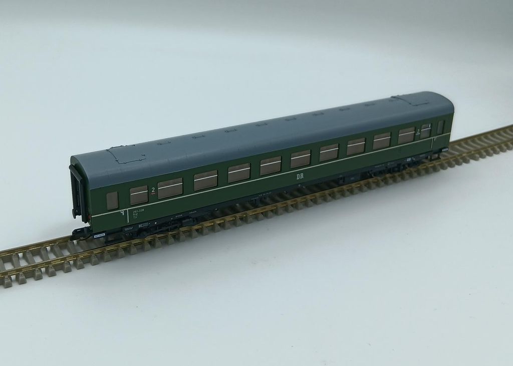 TILLIG Reisezugwagen 2. Klasse B4ge mit 2. Betriebsnummer der DR Ep.III 95619 Spur TT