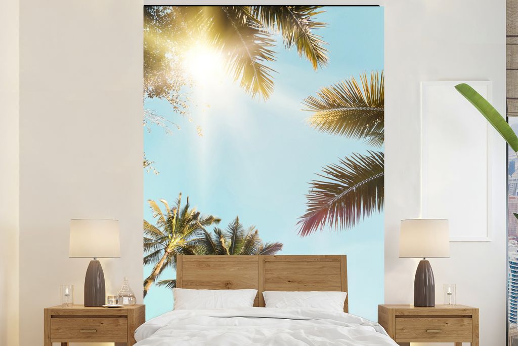 MuchoWow Fototapete für Wohnzimmer oder Schlafzimmer Wandtapete Vinyl Motivtapete Palmen - Blau - Sonne - Natur - Sommer - 155x240 cm - Tapete