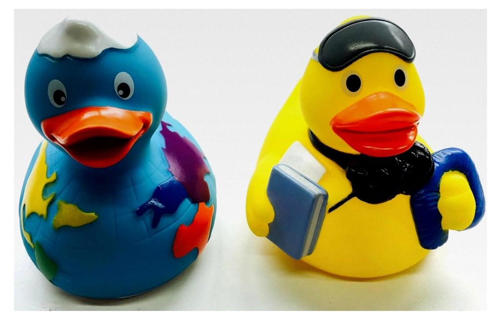2 Traveller Reise Quietscheenten? 11,98? - Vielflieger und Welt Ente? 2erSet - bestehend aus 2 Quietsche-Enten - Badeenten - ca. 8 cm gross