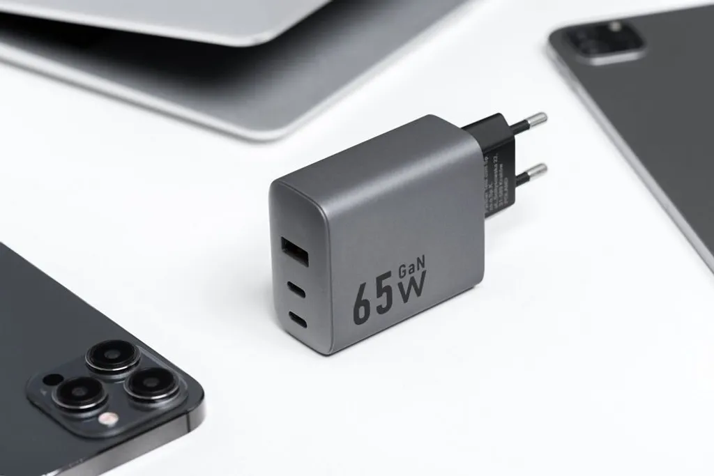 Viaggia Leggero con Caricatore Forcell F-Energy 65W: USB-C e USB-A - 7