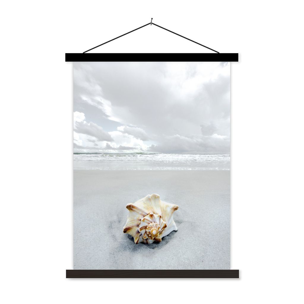 MuchoWow Textilposter Muschel - Strand - Himmel 40x53 cm mit schwarzem Rahmen - Abbildung