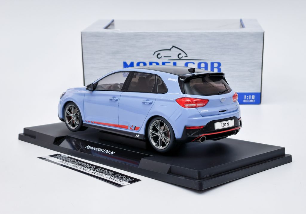 MCG 18503 Hyundai i30 N 2021 hellblau rot 1:18 Produktbild 13