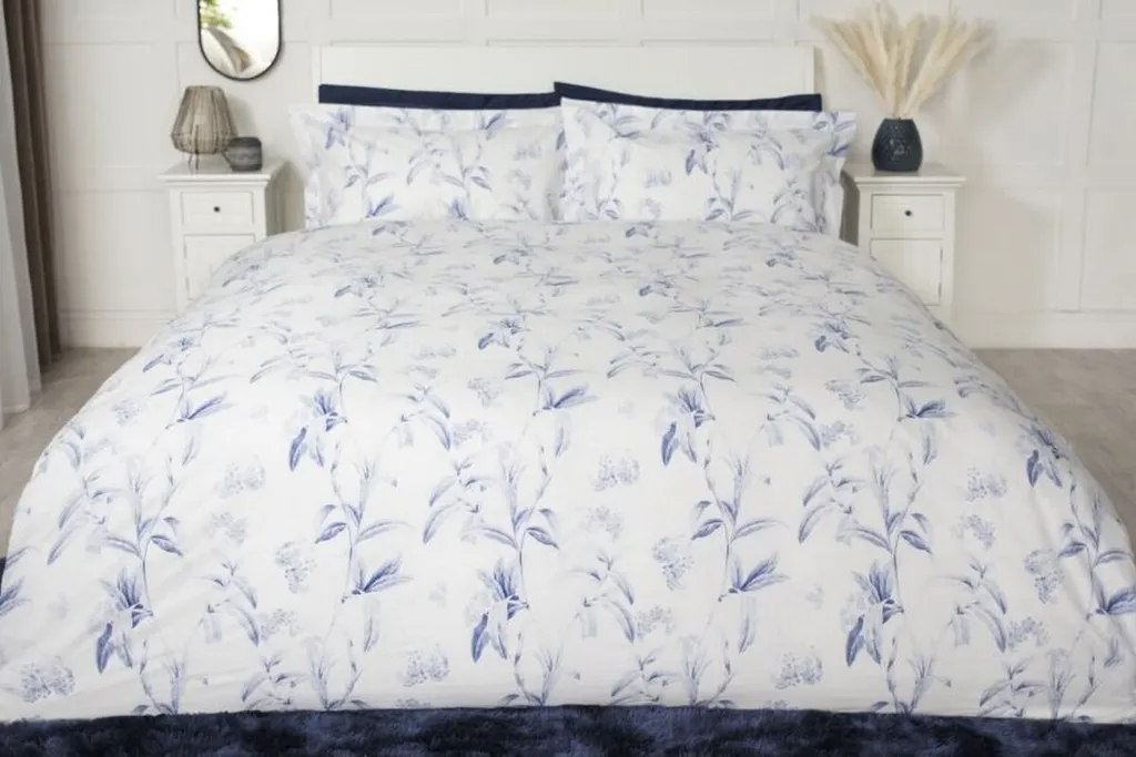 Belledorm Serenity Floral BM430 Parure de lit Double Blanc et Bleu