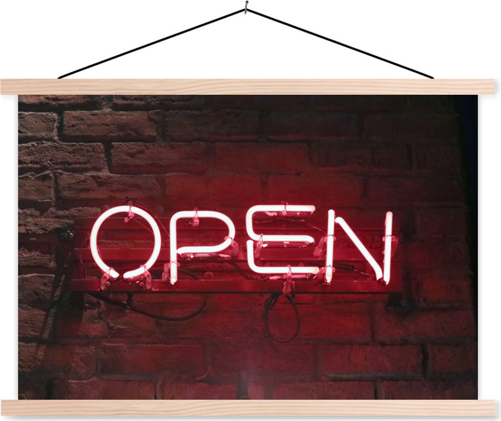 MuchoWow Textilposter Eine offene Tafel mit roten Buchstaben 120x80 cm mit holzfarbenen Rahmen - Aufhängeset