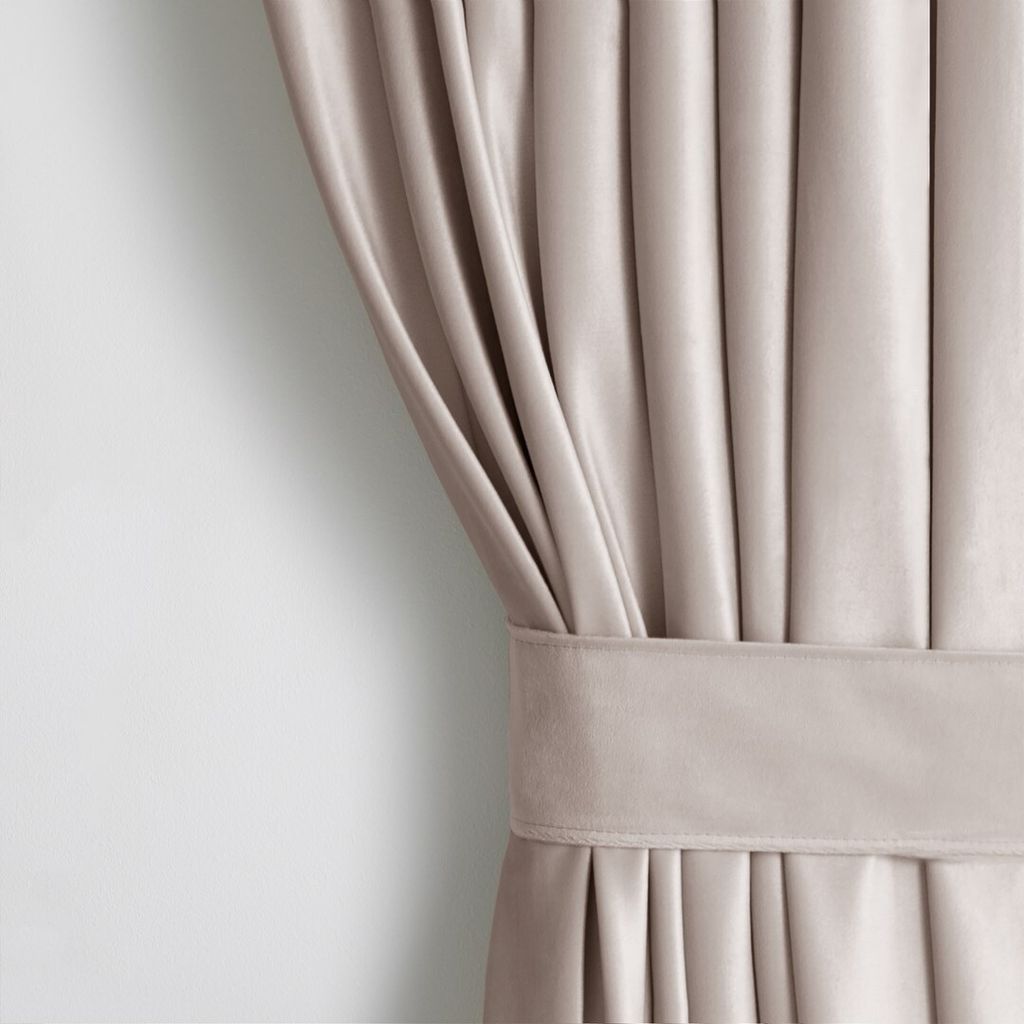 Gardine Ösen 140x245 cm Vorhang Hell Beige Verdunkelnd Einfarbig Muster Samt Textil Ösenvorhang mit Raffhalter Wohnzimmer Schlafzimmer