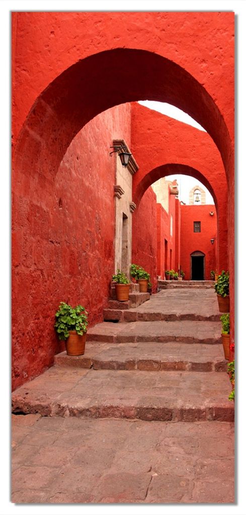 Wallario selbstklebende Türtapete 100 x 220 cm mit Schutzlaminat - Roter Torbogen