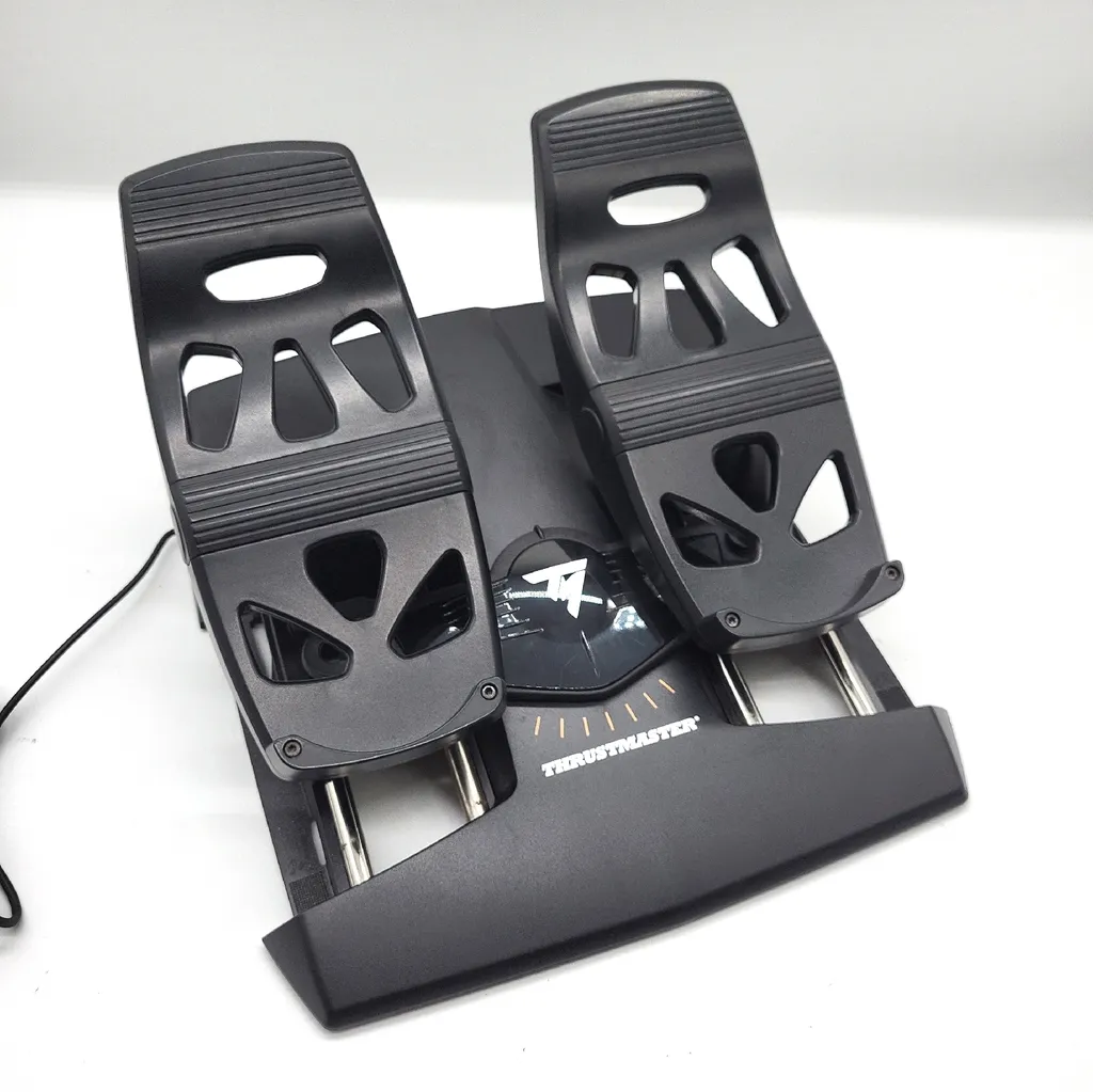 Pilotez avec le Thrustmaster T.Flight Full Kit X pour Flight Simulator - 33