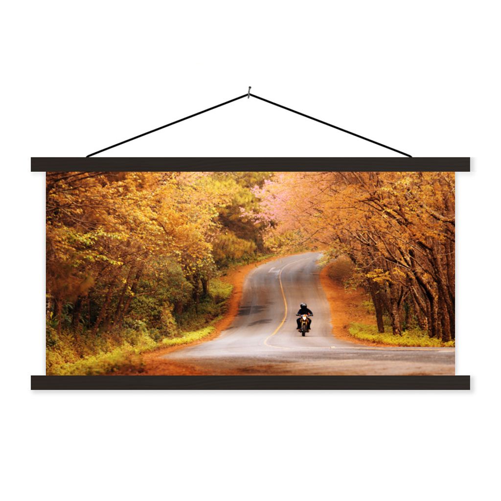 MuchoWow Textilposter Motorrad zwischen Herbstbäumen 90x45 cm mit schwarzem Rahmen - Klemmleisten