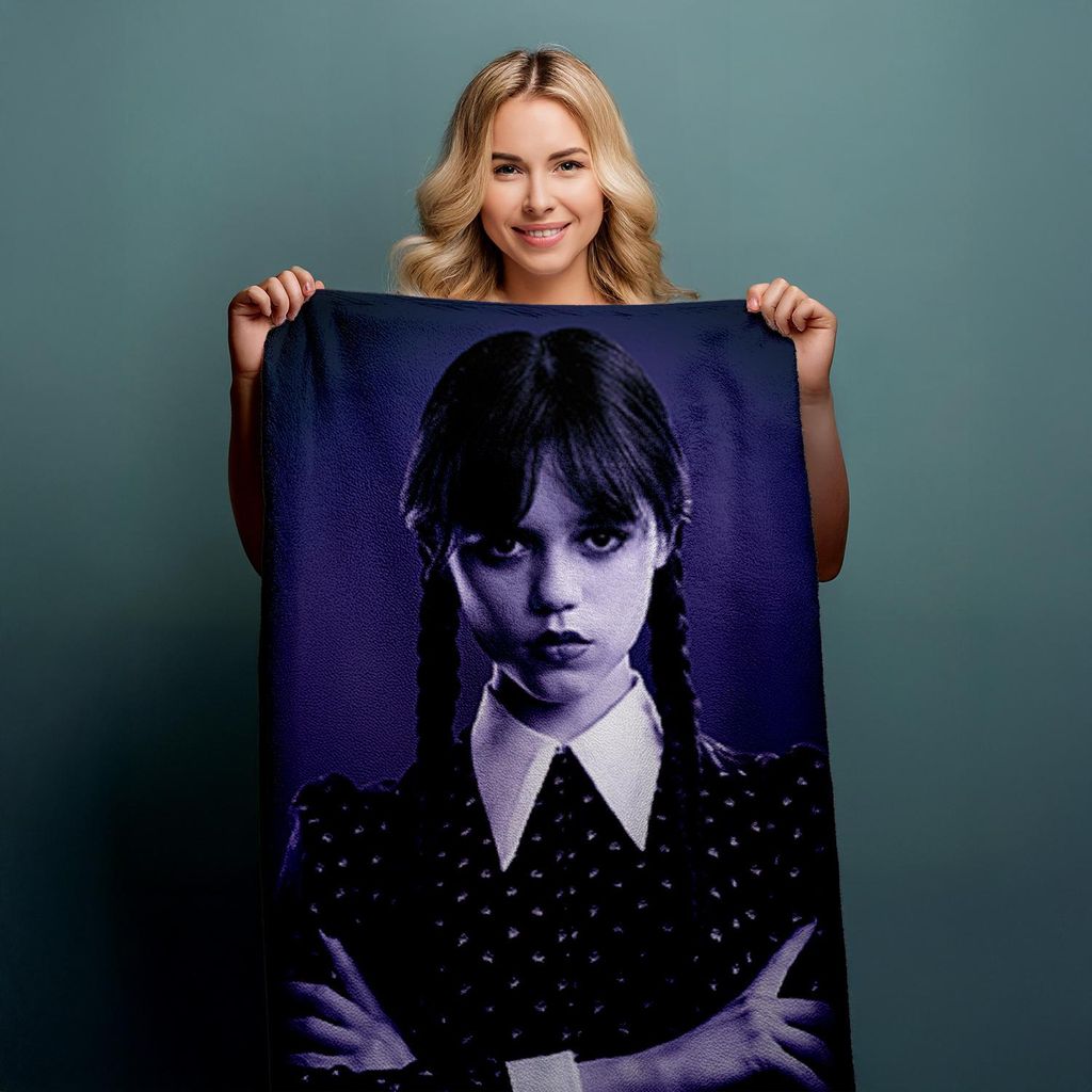 Wednesday Duschtuch Strandtuch Badetuch 70 x 140 cm Produktbild 