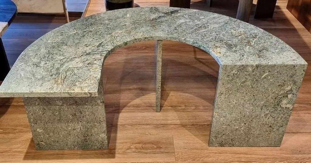 Casa Padrino Luxus Couchtisch Grau 100 x H. 40 cm - Gebogener Marmor Wohnzimmertisch - Wohnzimmer Möbel - Luxus Möbel - Marmor Möbel - Luxus Ein...