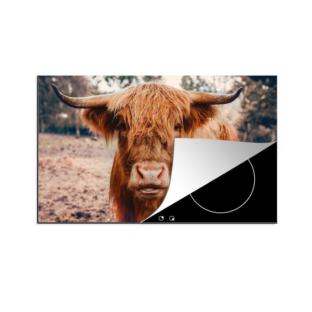 KitchenYeah Herdabdeckplatte Kuh - Schottischer Hochländer - Hörner - Braun - Landschaft , 89x51cm, Küche Deko, Glaskeramikkochfeld Herdabdeck...